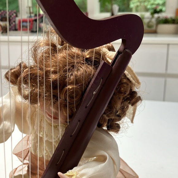 Lovely doll and harp - Picture 4 of 6